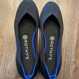 Rothy’s black flats